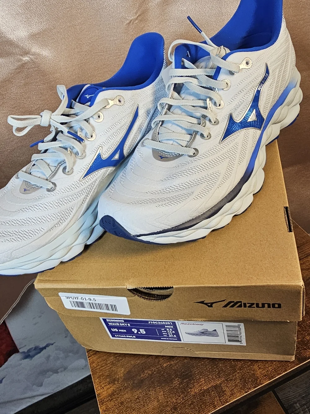 Mizuno Wave Sky 8 Men’s Running Shoes Size 9.5 White Blue New With Box